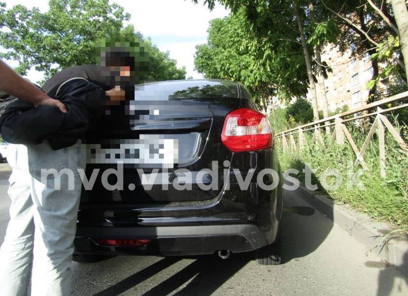 Во Владивостоке задержаны двое молодых людей с крупной партией героина