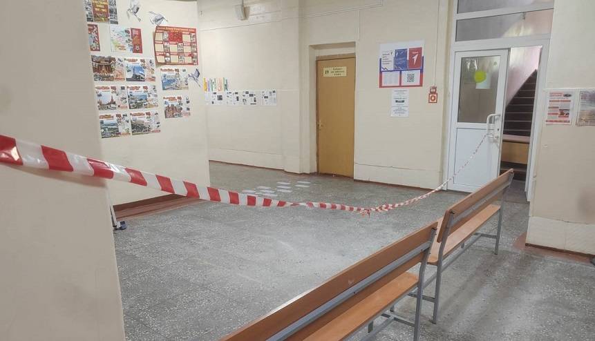 В школе Владивостока, где рухнул потолок, приступили к ремонту