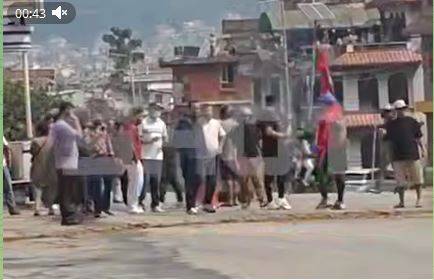 Российские туристы не могут выбраться из охваченного протестами Непала