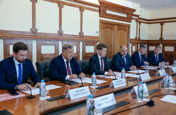 Приморье планирует увеличить закупку пассажирских автобусов и спецтехники в Беларуси
