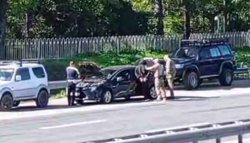 Спецназ задержал водителя иномарки на трассе во Владивостоке