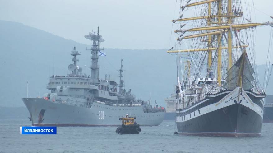 Испытание морем, дойдя до Владивостока, прошли курсанты петербургских военно-морских училищ
