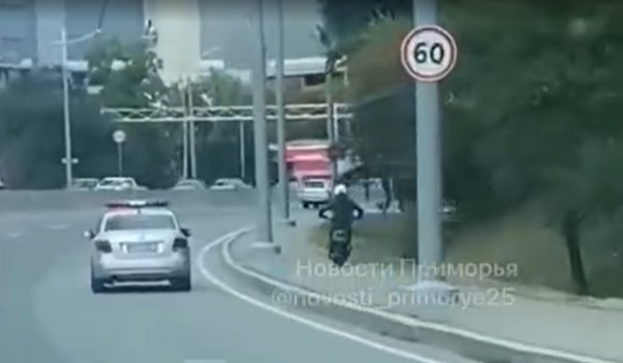 Полицейская погоня за нарушителем во Владивостоке попала на видео