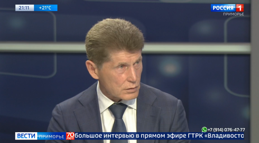 Первые вопросы поступают на "Прямой разговор" с Олегом Кожемяко