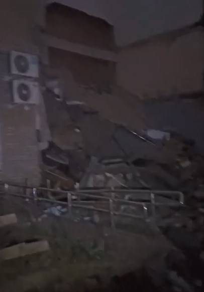 Видео с места обрушения здания колледжа во Владивостоке