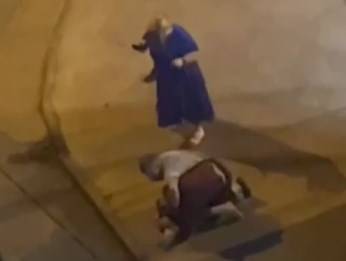 Жесткие разборки на улице у кафе устроили жители Владивостока