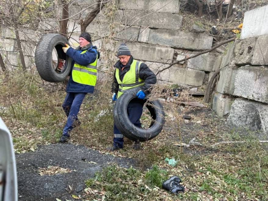 Более 800 тонн шин в этом году вывезли с улиц Владивостока Более 800 тонн шин в этом году вывезли с улиц Владивостока
