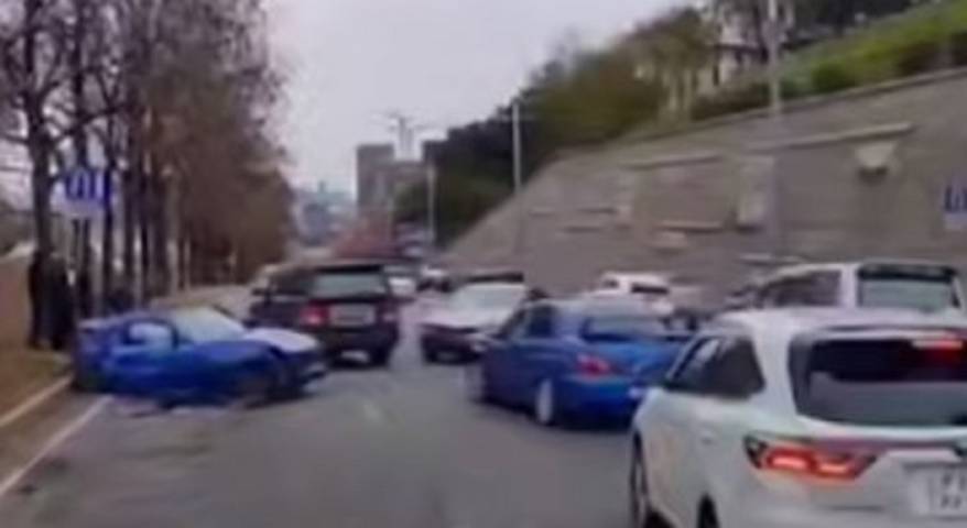 Многокилометровая пробка собралась по направлению во Владивосток Многокилометровая пробка собралась по направлению во Владивосток