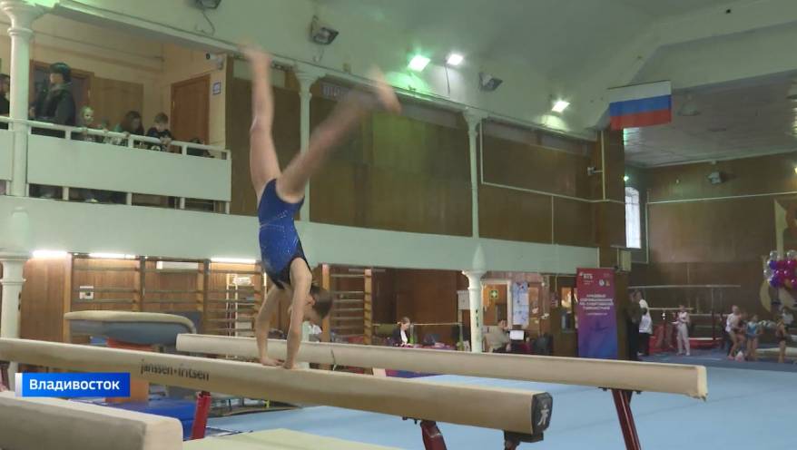 Юные гимнастки показали мастерство на краевых соревнованиях во Владивостоке