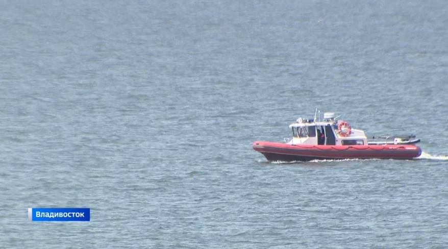 В Приморье лодку с рыбаками чуть не унесло в открытое море В Приморье лодку с рыбаками чуть не унесло в открытое море