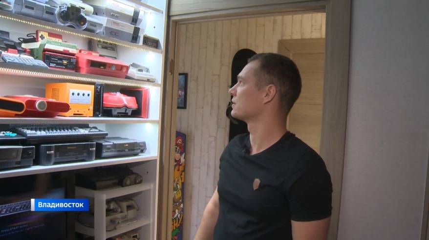 Уникальную коллекцию игровых приставок собрал житель Владивостока