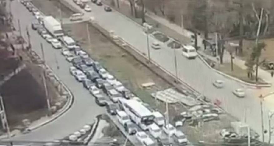 Пробка огромная при выезде из Владивостока Пробка огромная при выезде из Владивостока