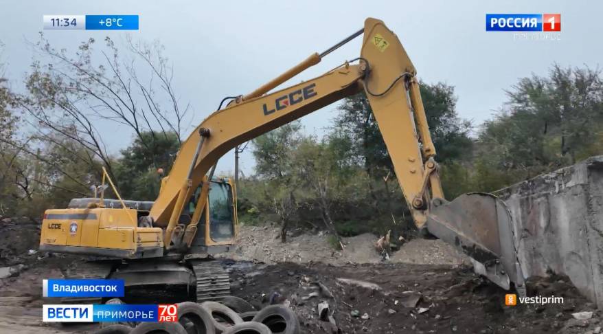 Русло Первой речки очищают во Владивостоке