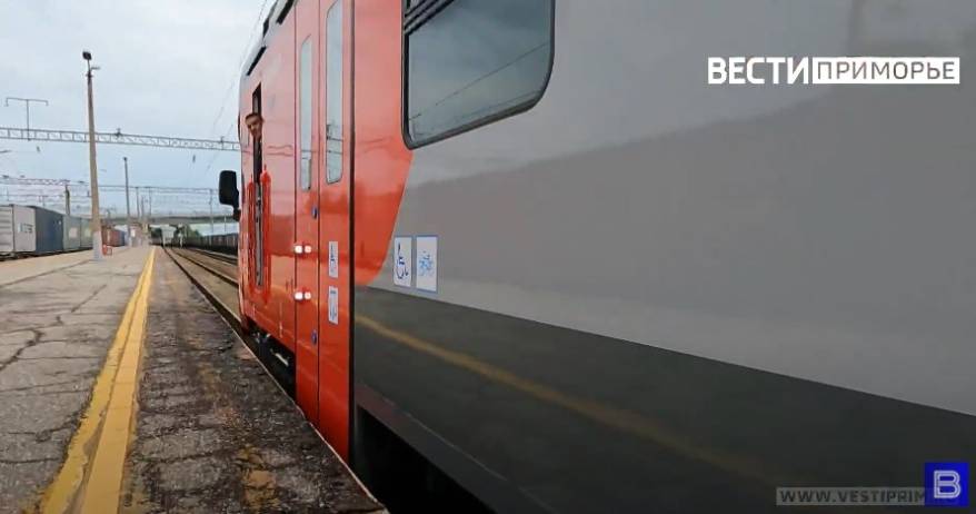 «Это какой-то треш»: парочку сняли с поезда до Хабаровска за непристойное поведение