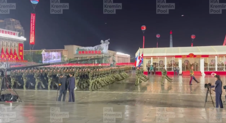 Освобождавшие Курскую область корейцы прошли на параде в Пхеньяне под песню "Служить России"