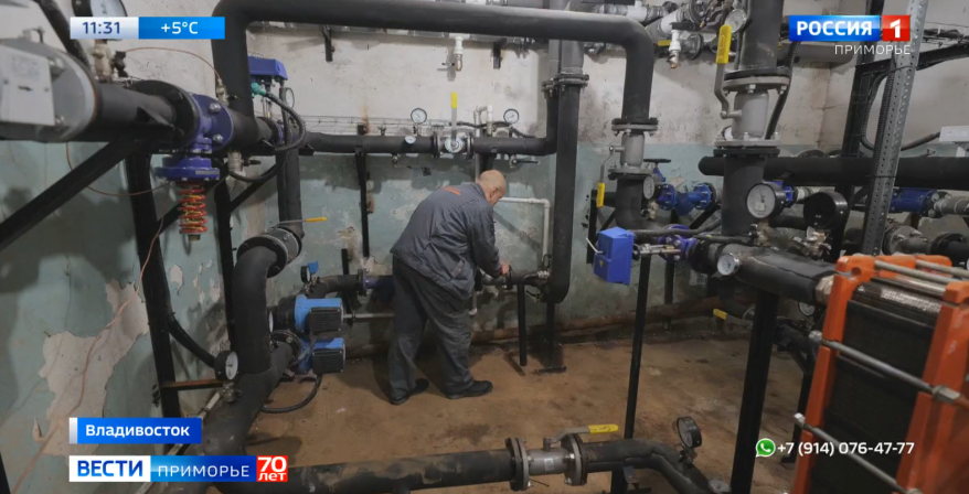 Порывы на теплосетях задерживают подачу тепла в дома Владивостока