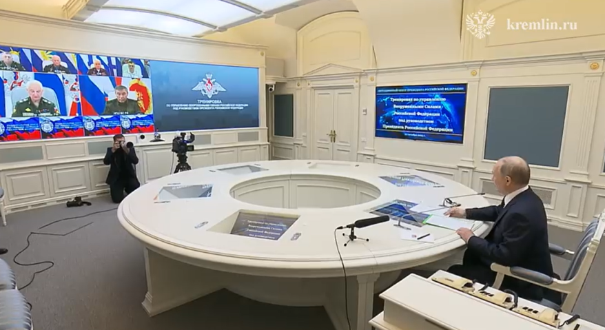 Владимир Путин провел тренировку стратегических ядерных сил России