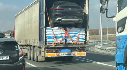 "Как он это сделал?": приморцев поразила смекалка водителя грузовика "Как он это сделал?": приморцев поразила смекалка водителя грузовика