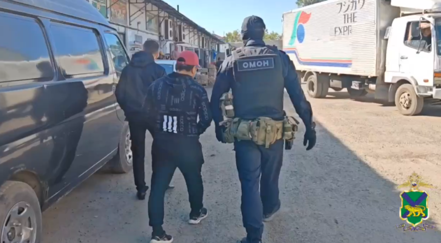 В Приморье двух нелегалов выдворят из страны