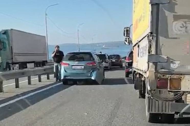 Все встали в пробку: ДТП произошло на трассе Седанка - Патрокл