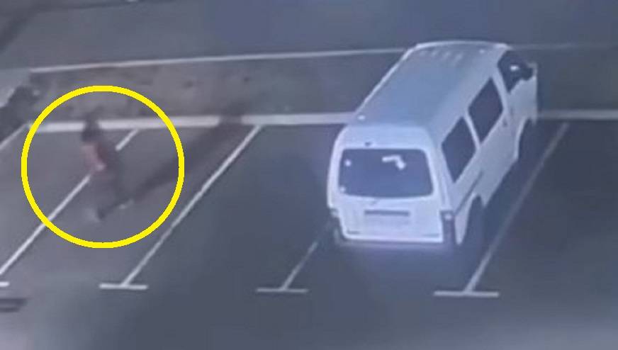 «Один вскрывал, другой на шухере»: во Владивостоке воришки «обнесли» авто, забрав лимоны «Один вскрывал, другой на шухере»: во Владивостоке воришки «обнесли» авто, забрав лимоны