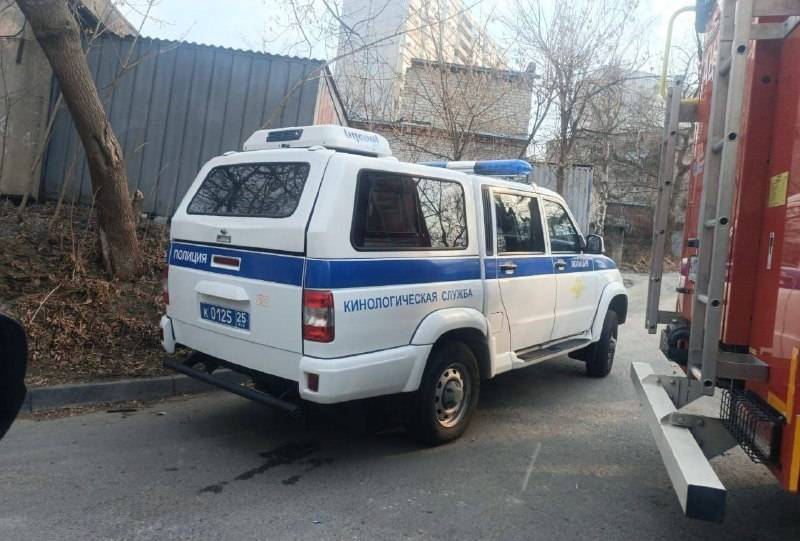 Людей срочно эвакуировали из школы во Владивостоке