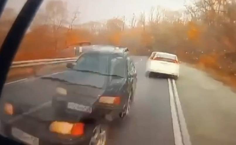 Момент столкновения попал в поле видеорегистратора участника ДТП в Приморье