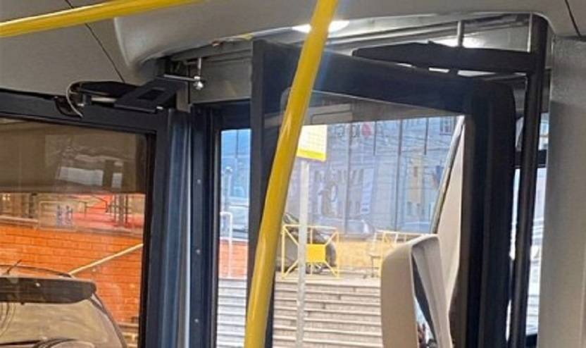 Два водителя автобусов устроили «разборки» на дороге Владивостока Два водителя автобусов устроили «разборки» на дороге Владивостока