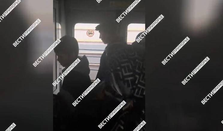 Сотни пассажиров оказались заперты в «ружинской» электричке Сотни пассажиров оказались заперты в «ружинской» электричке