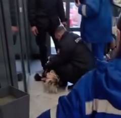 Женщина устроила погром, напала на флориста и сотрудника ГБР в магазине Владивостока