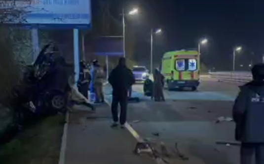 Во Владивостоке Prius разорвало на части в ДТП