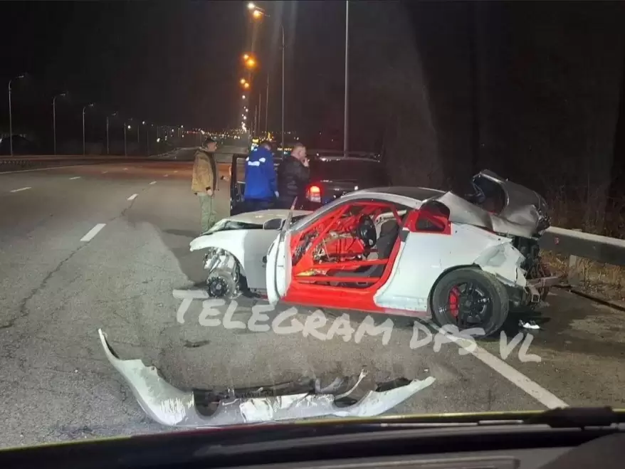 Спорткар разбился в пригороде Владивостока