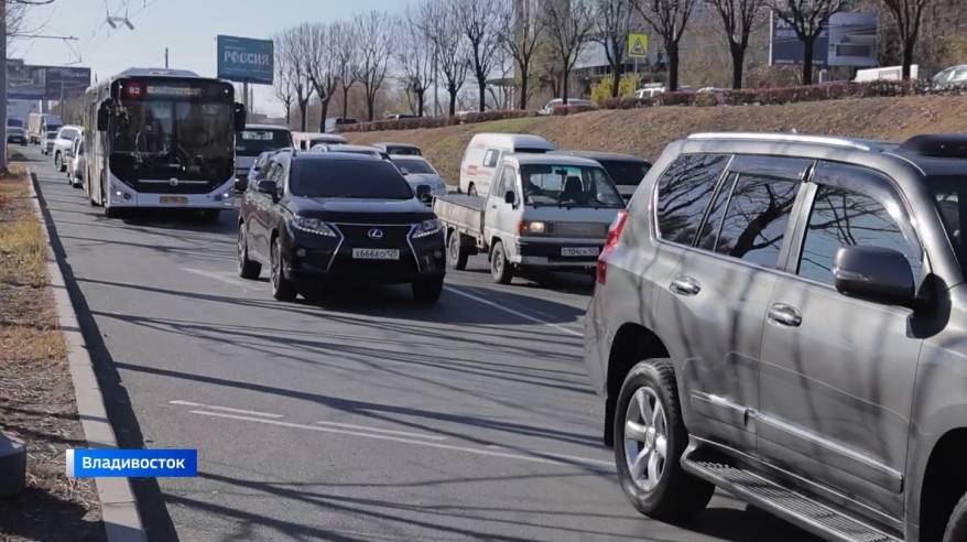 Губернатор Олег Кожемяко пояснил, почему исчезли выделенные полосы на дорогах Владивостока