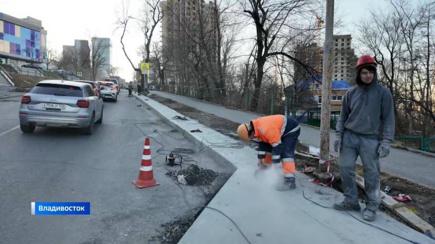 Парковочные карманы: хочешь проехать — забудь о правилах разметки во Владивостоке