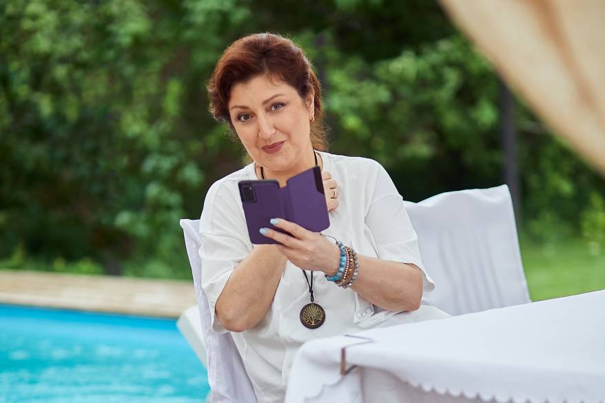 Приморцы старше 55 лет попались в нейросети