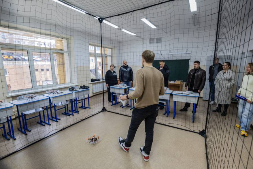 Глава Владивостока проверил ремонт в школе №39