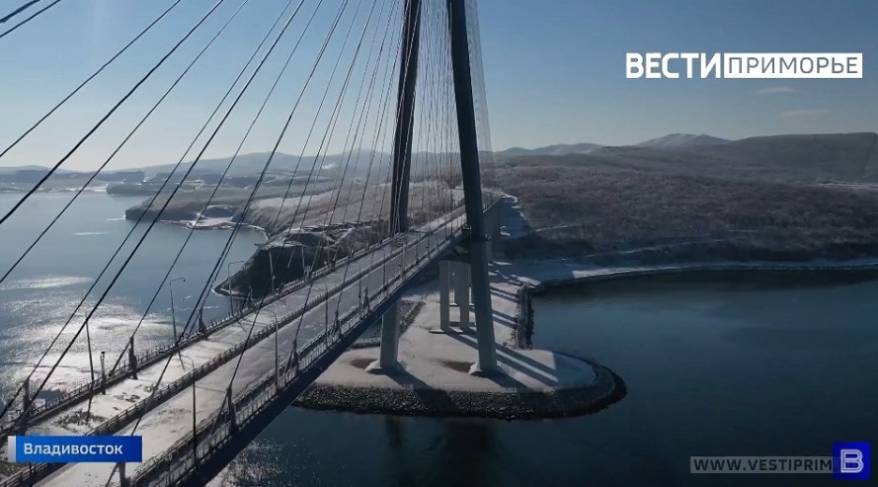 Движение по мосту на остров Русский открыто