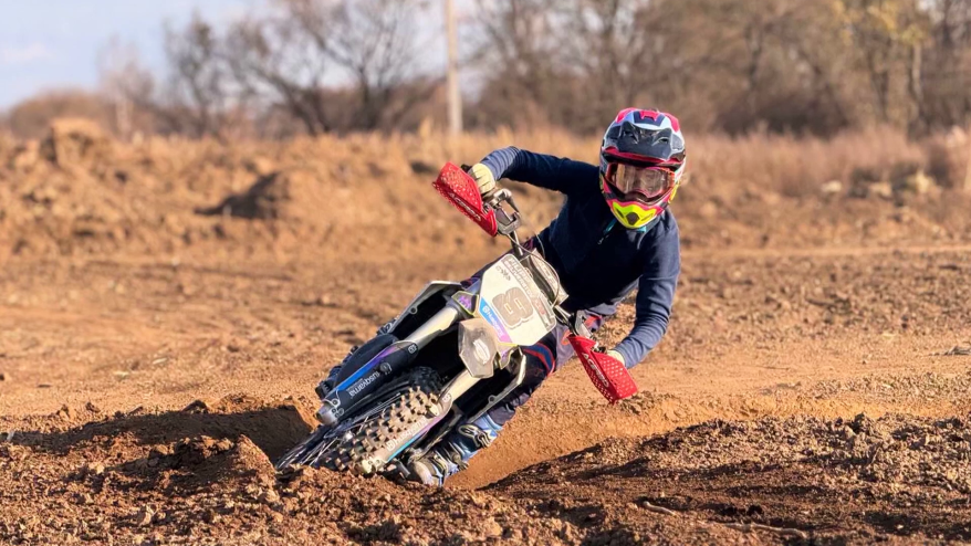 В Приморье в набирают детей в секции мотокросса. Интервью