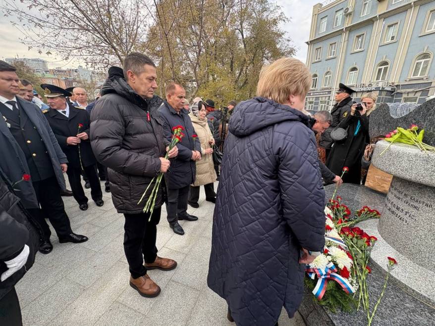 Память русских моряков, павших в Цусимском сражении, почтили во Владивостоке Память русских моряков, павших в Цусимском сражении, почтили во Владивостоке