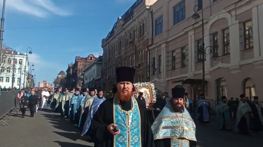 Крестный ход проходит во Владивостоке