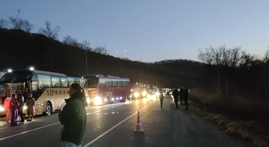 Восстановлено движение автобусов и большегрузов по тоннелю на "Земле леопарда"