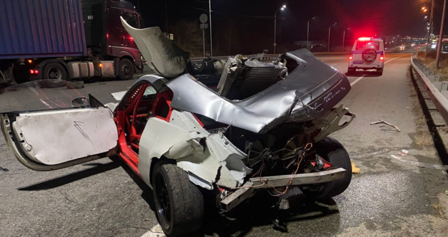 Стали известны подробности жесткого ДТП с участием легендарного спорткара во Владивостоке