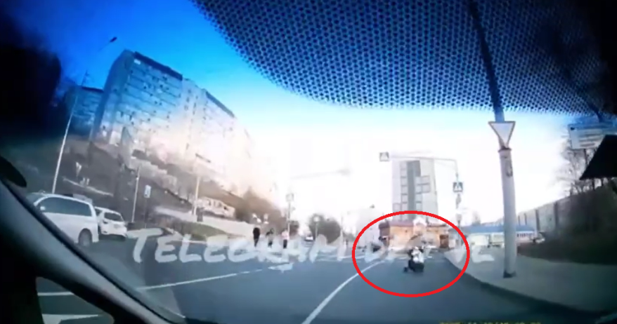 За миг до трагедии: неизвестная женщина спасла младенца во Владивостоке