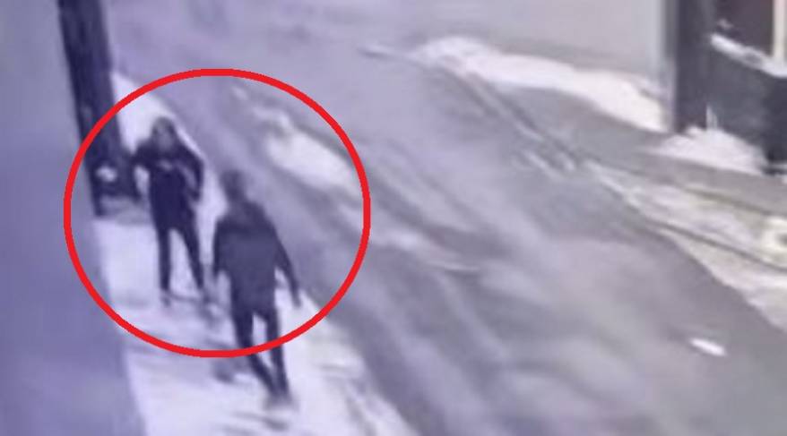 Таксист накинулся на пешехода во Владивостоке: приморцы спорят, кто виноват