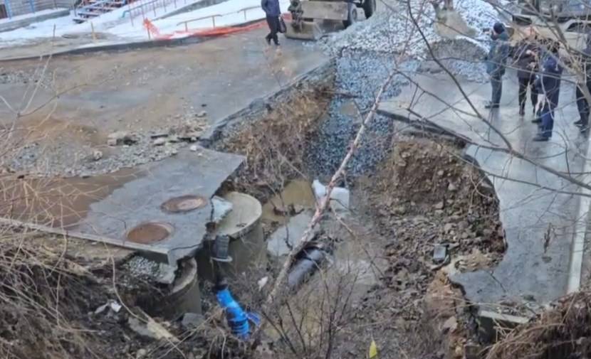 Авария серьезная: воду подвозят жителям Снеговой Пади. Адрес