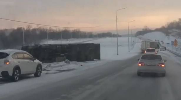 Большегрузы улетают в кювет на трассе Приморья