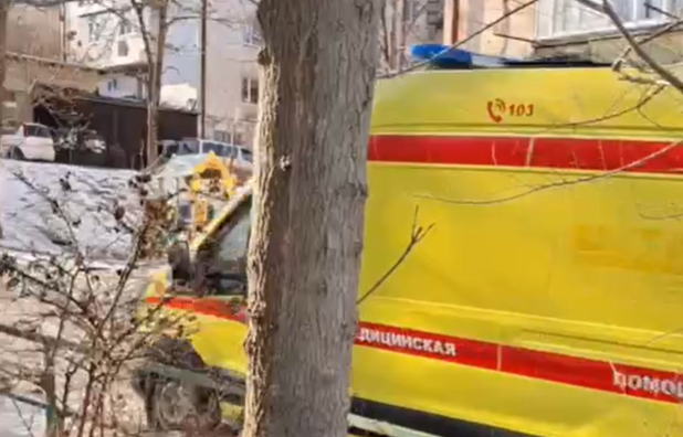 Ребенок с переломом сам полз к скорой из-за снежных заносов в Приморье