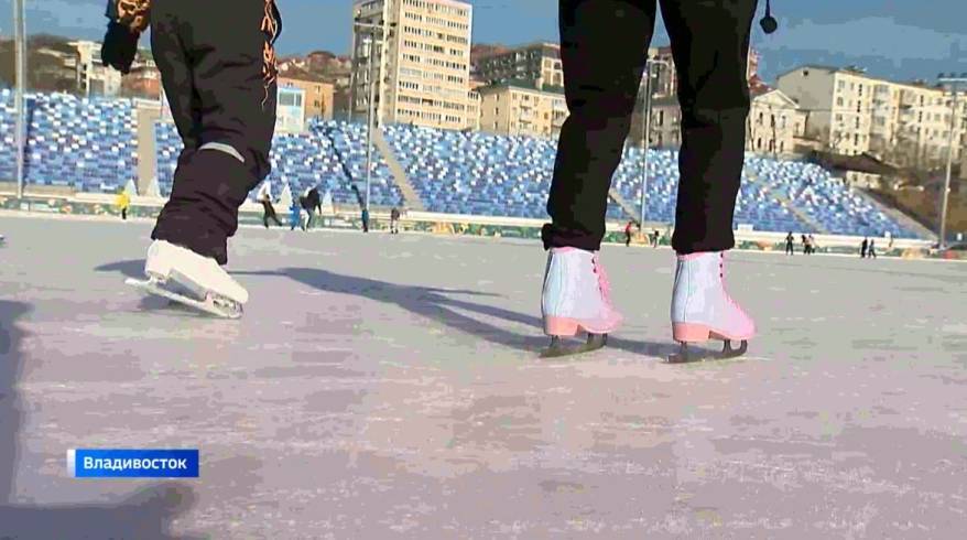 Во Владивостоке открылся самый большой каток на "Авангарде"