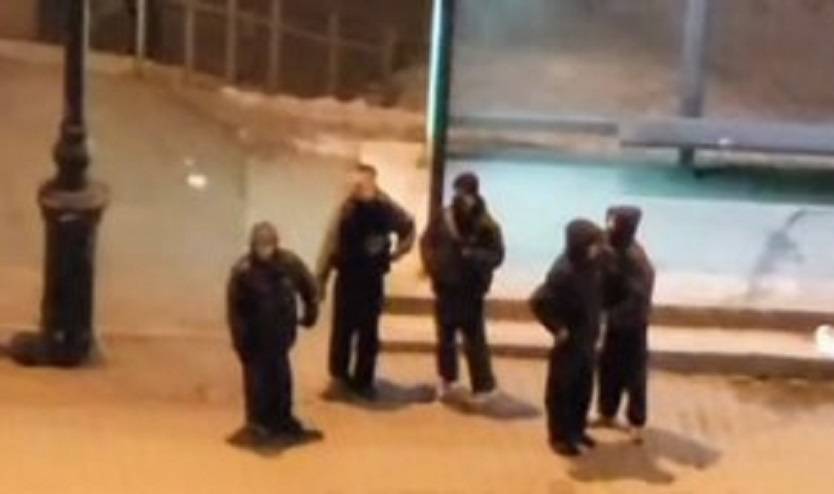 Подростки закидывают проезжающие машины камнями во Владивостоке