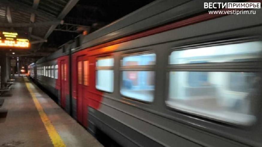 Поезд наехал на мужчину на станции во Владивостоке
